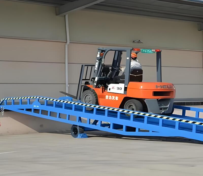 于田移动式卸货平台（叉车用）